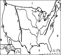 读美国地图完成.(1)美国的地形分三部分.西部为