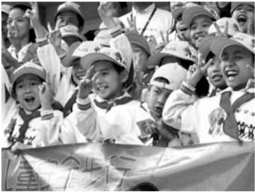 开展校园安全宣传活动.请你写一份宣传稿 答:(