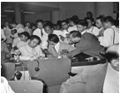 下图这张历史照片拍摄于1955年万隆会议期间