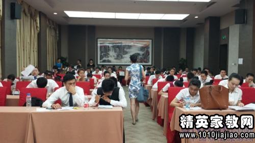 民航乘务员英语面试自我介绍范文