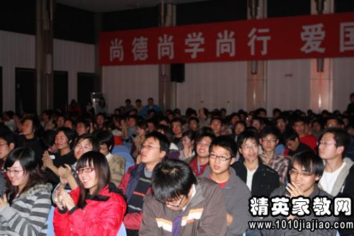 新闻学院元旦晚会策划书主题