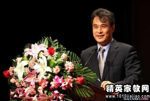 大学生五分钟英语演讲稿