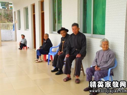 大学生慰问敬老院活动策划书