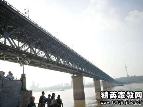 关于武汉长江大桥的导游词