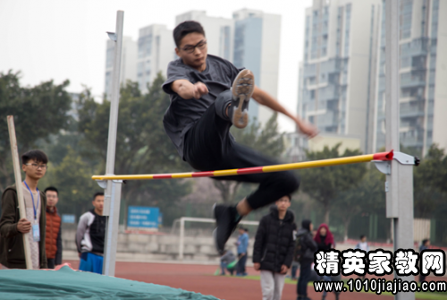 致跳远运动员的加油广播稿