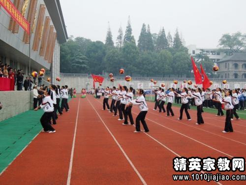 初中校园运动会广播稿30字