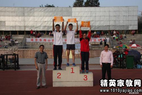 中学生运动会广播稿100字左右