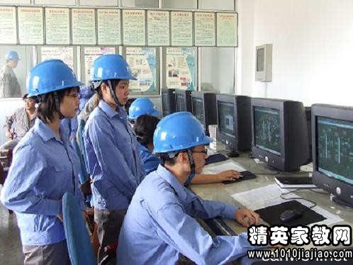 最新领导对员工的转正评语范本