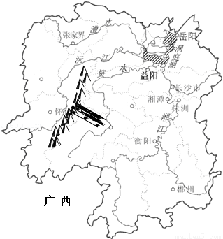 (1)湖南的地势特征是东,南,西三面高,北部低,据图,判断依据是 .