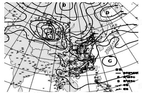 圖中g表示高氣壓中心,d表示低氣壓中心,圖中天氣系統以約500km/日的