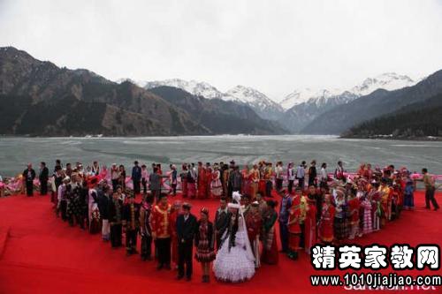 新疆人口最多的民族_鸿舞衣 明星肚皮舞服装订做 漂亮的湖兰色套装
