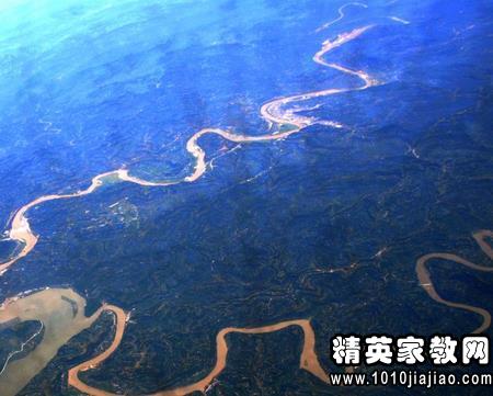 奔流水什么的成语_滚滚奔流的长江水图片